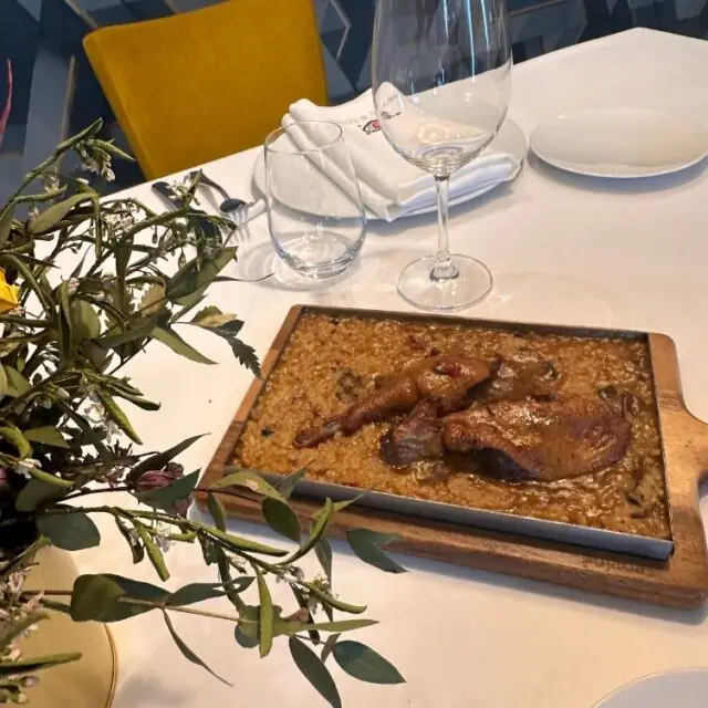 Arroz meloso con carne – restaurante en Sarria Cinza e Lume